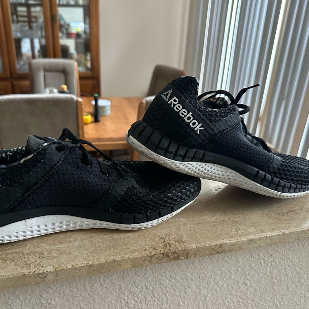 Men’s Reeboks - Picture 2 of 6